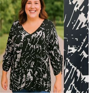 Chicos Travelers Slinky Knit Tunic Top Chico's Size 4 XXL Black Gray Tab Sleeve